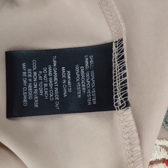 NWT Women's embroidered sleeveless dress. Size M - Picture 7 of 8